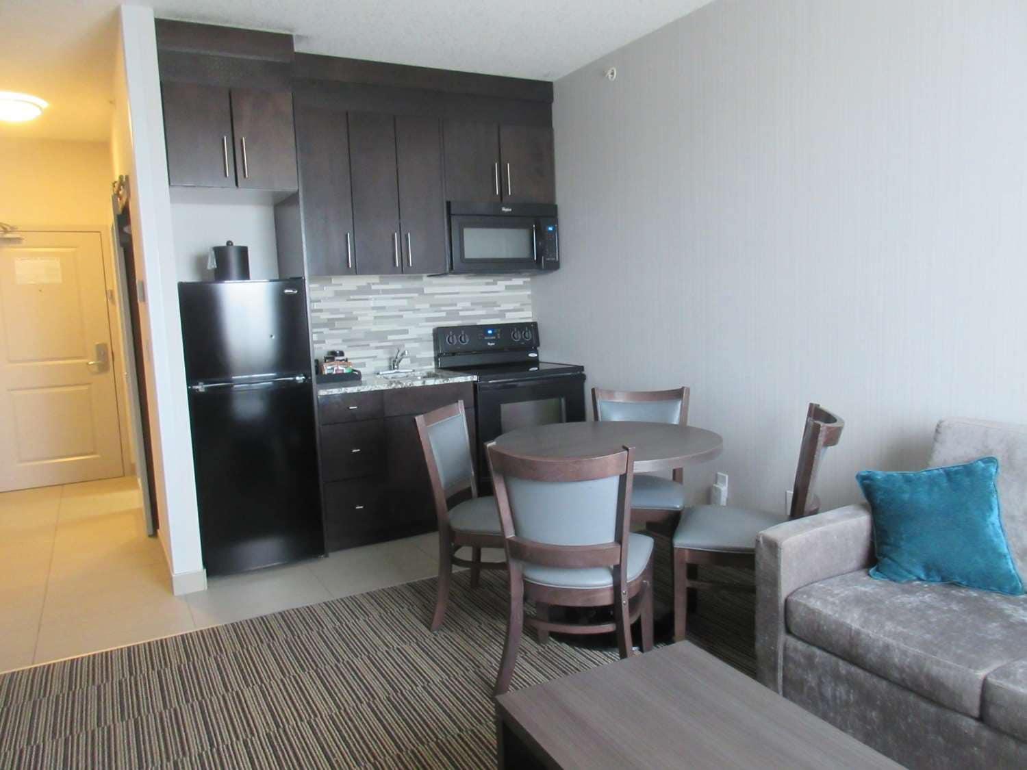 Best Western Plus Airdrie Gateway Buitenkant foto