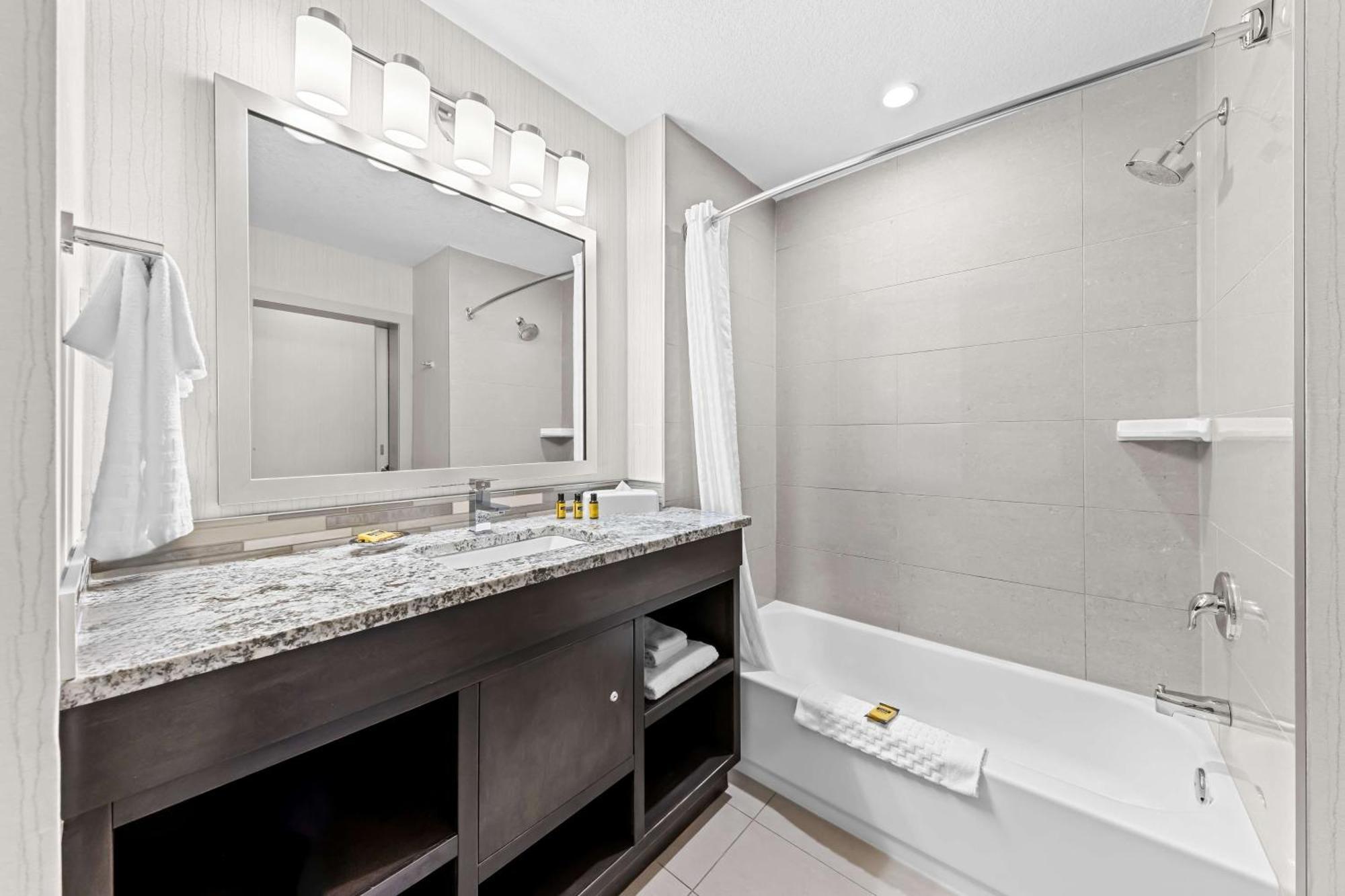 Best Western Plus Airdrie Gateway Buitenkant foto