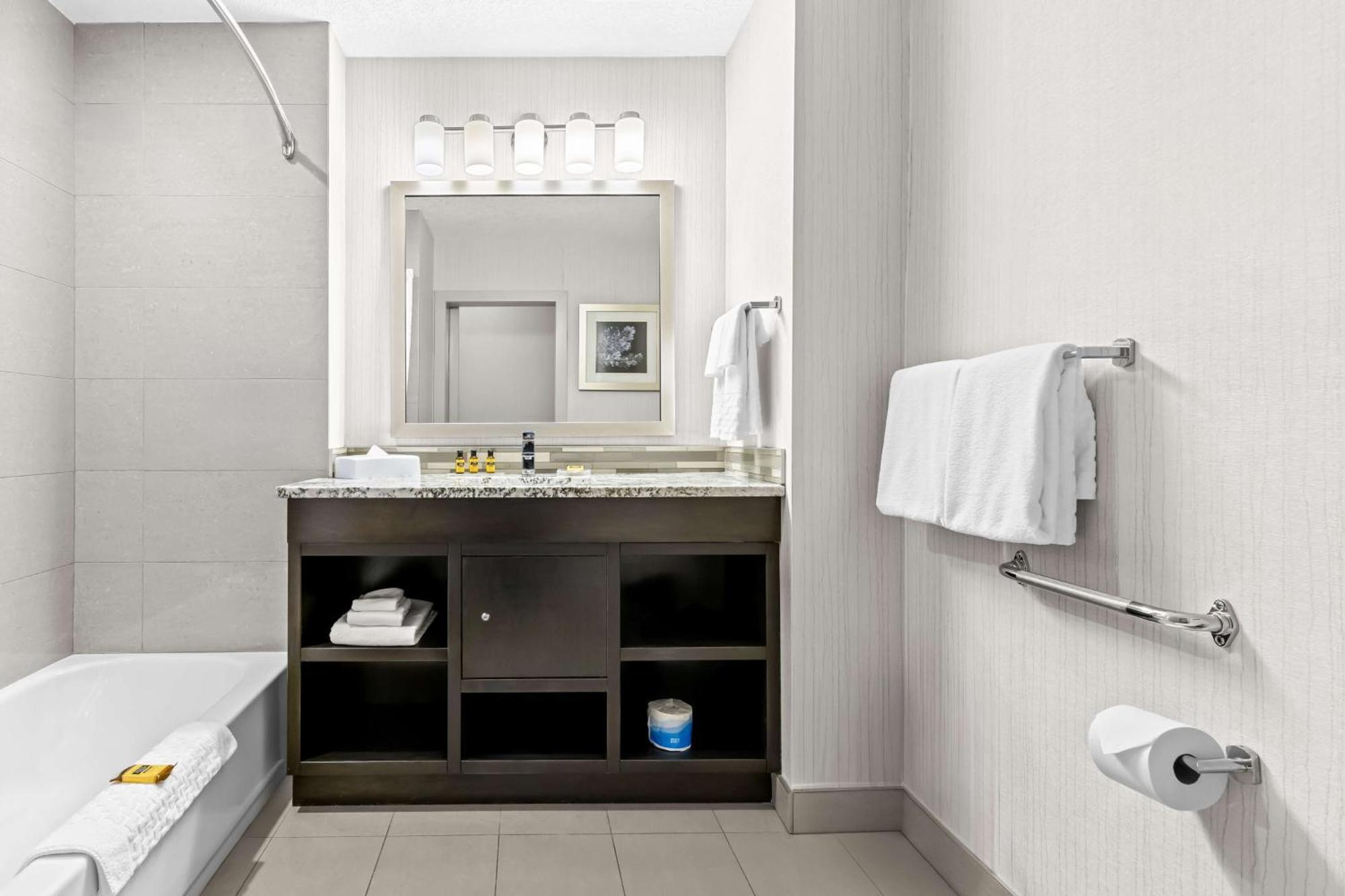 Best Western Plus Airdrie Gateway Buitenkant foto
