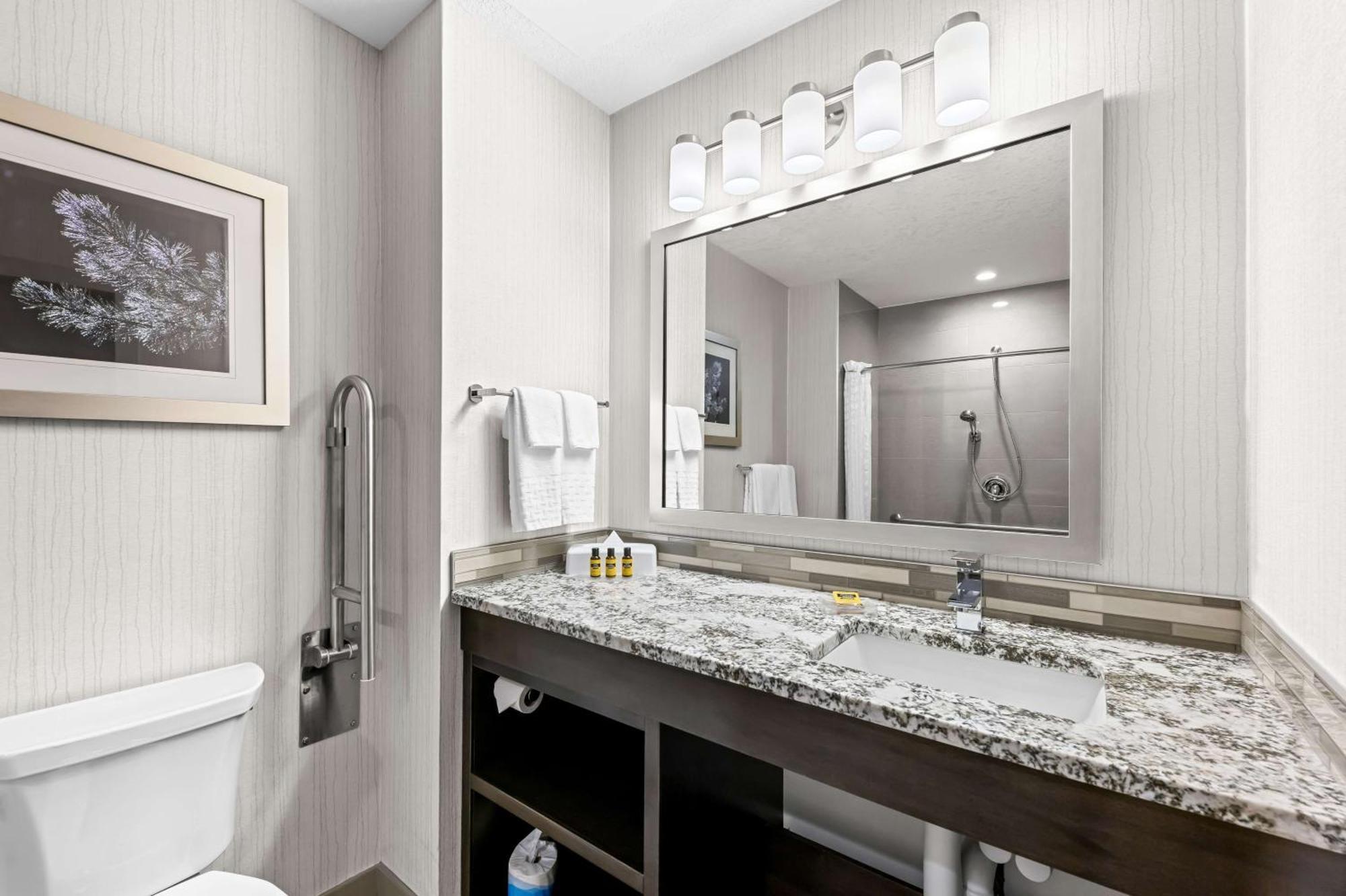 Best Western Plus Airdrie Gateway Buitenkant foto