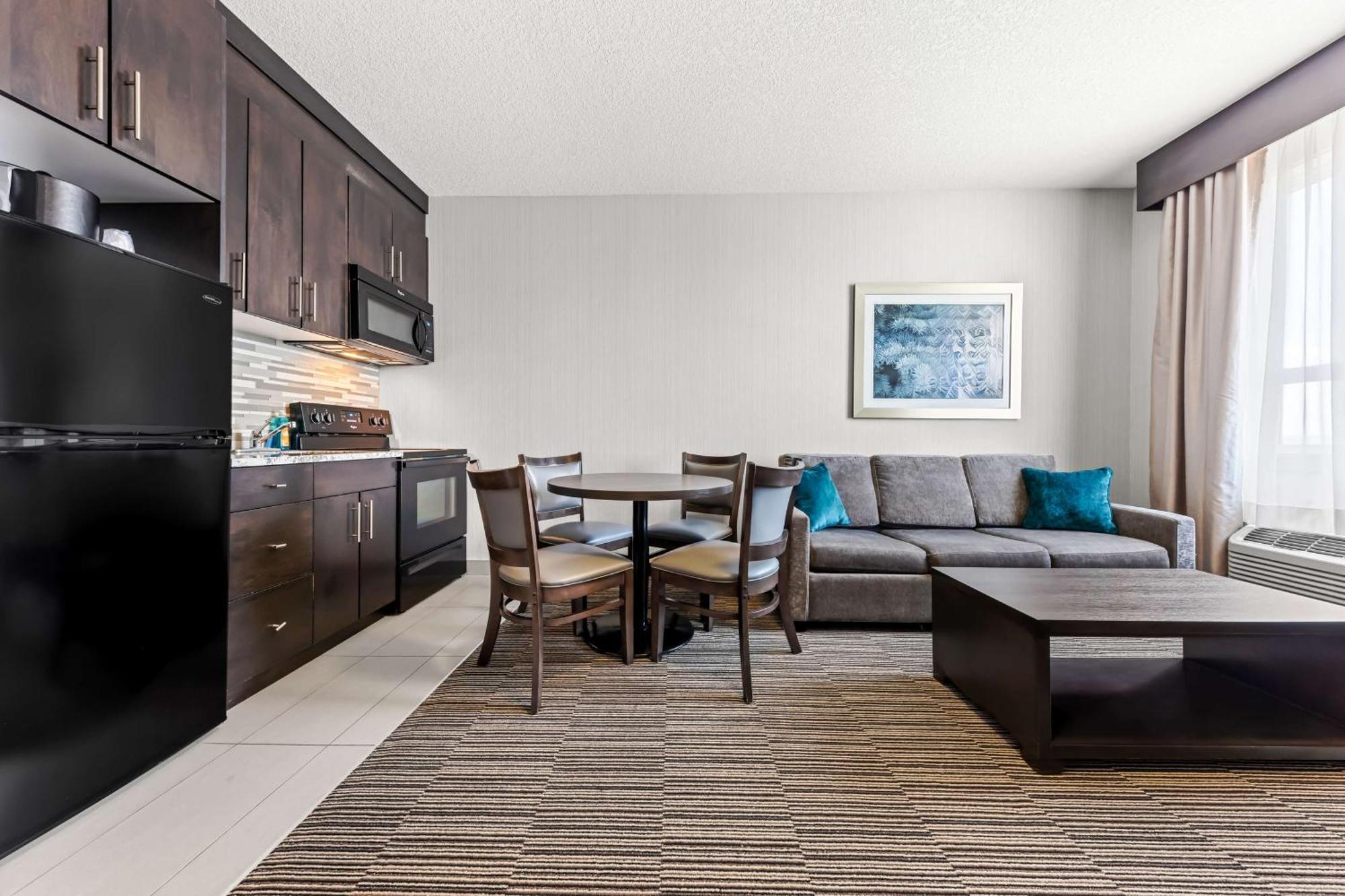 Best Western Plus Airdrie Gateway Buitenkant foto