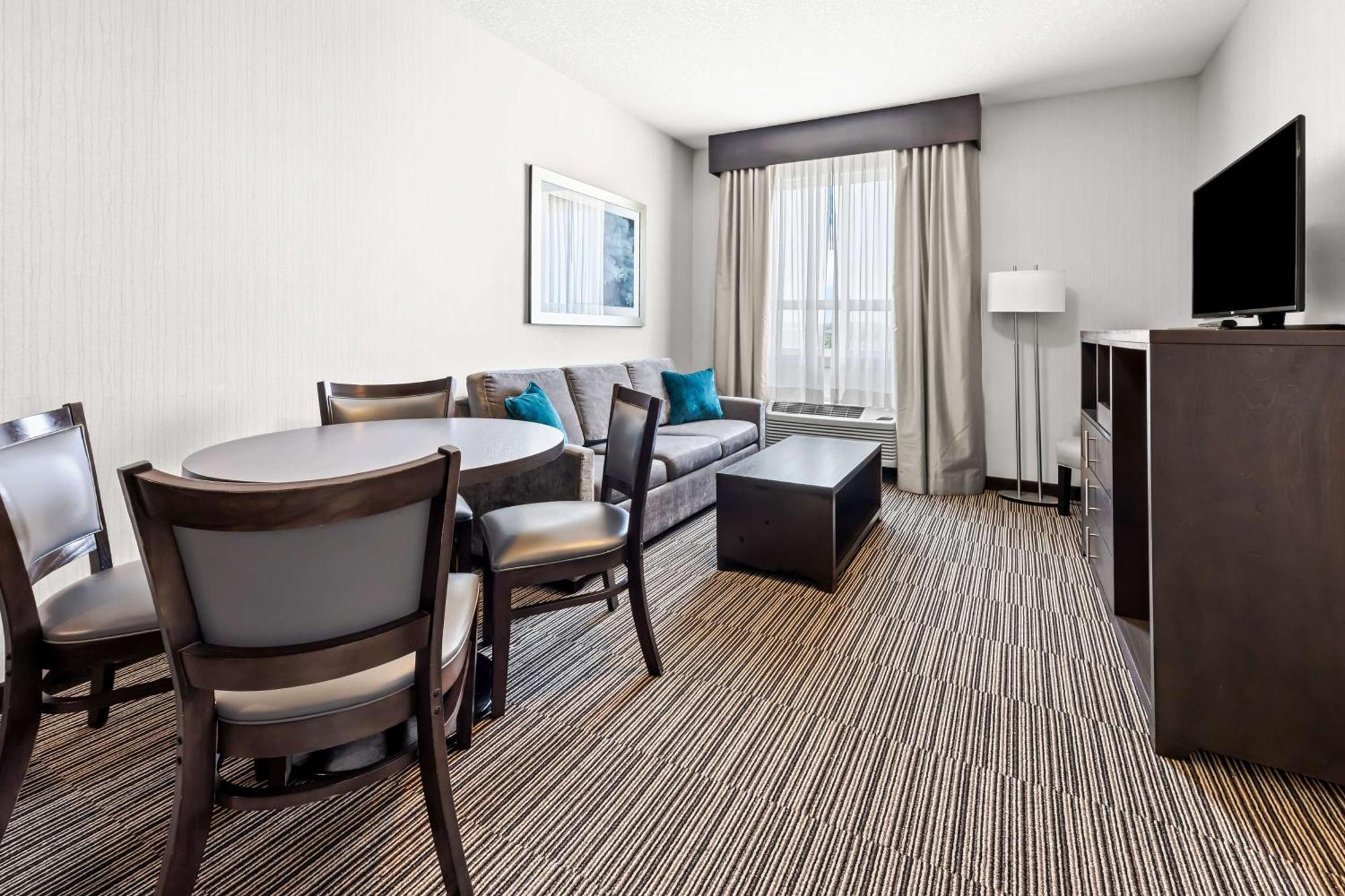 Best Western Plus Airdrie Gateway Buitenkant foto