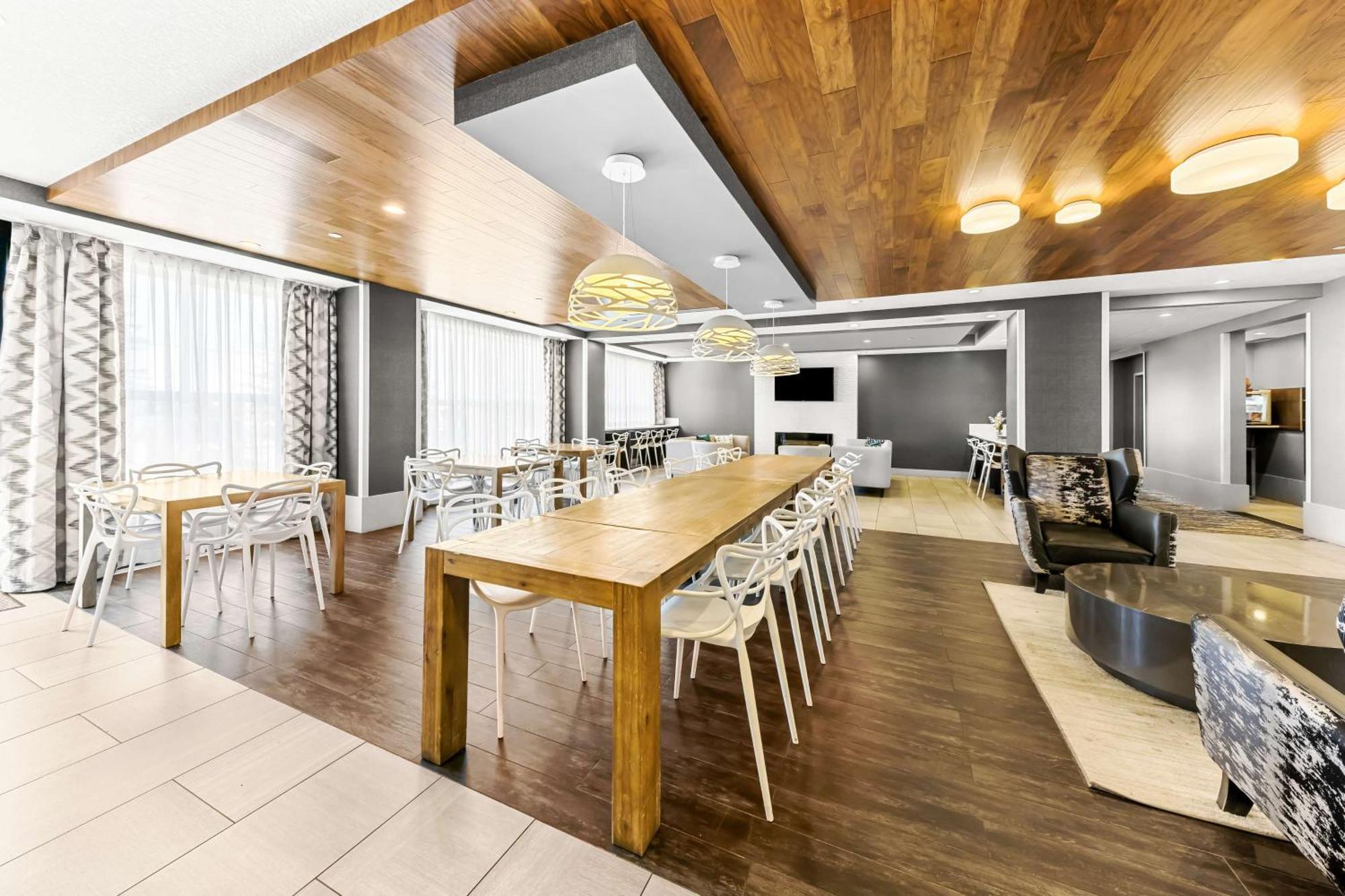 Best Western Plus Airdrie Gateway Buitenkant foto
